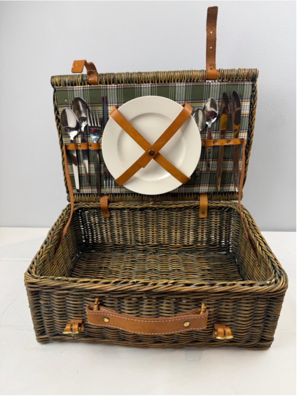 Vintage Picnic Basket Set Woven Wicker Brown Green